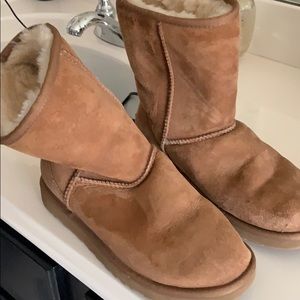 Ugg boots. Worn 2 or 3 times.